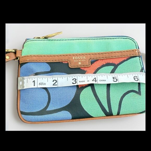 Fossil Floral Women’s Wristlet Wallet - Picture 5 of 6